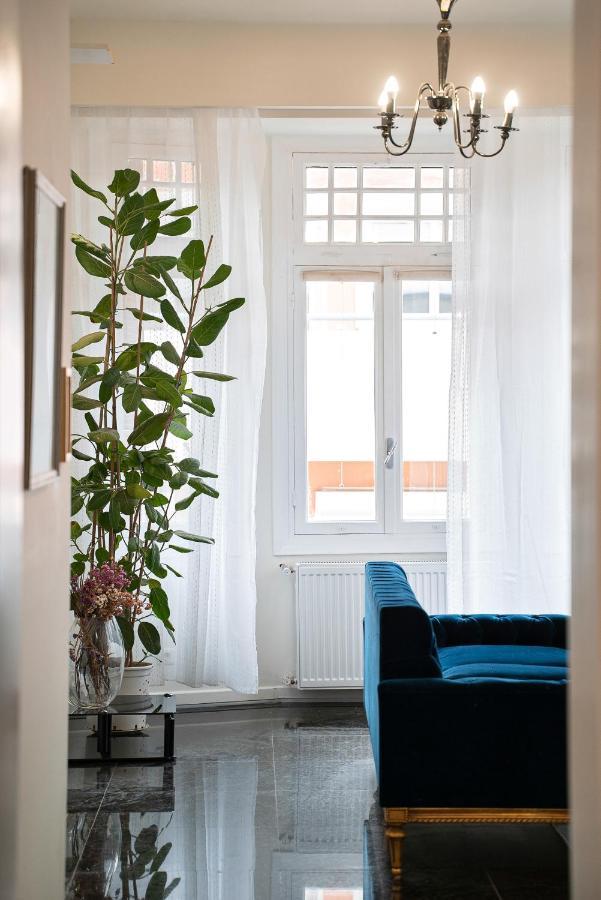 Spacious & Artistic Retro 2Bd Apt With Sauna Athens Exterior photo