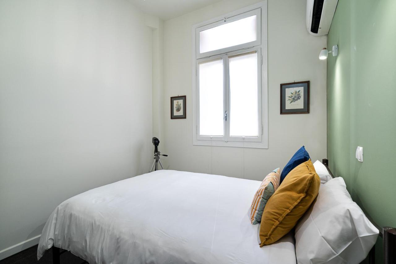 Spacious & Artistic Retro 2Bd Apt With Sauna Athens Exterior photo